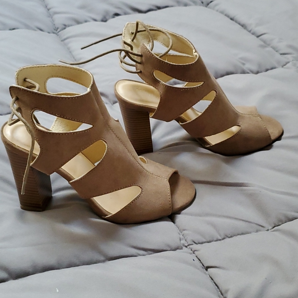 OPEN TOE CHUNKY HEELS